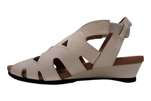 【arui_toe 7641 オフホワイト】伸縮ゴムバックストラップ本革コンフォートサンダル